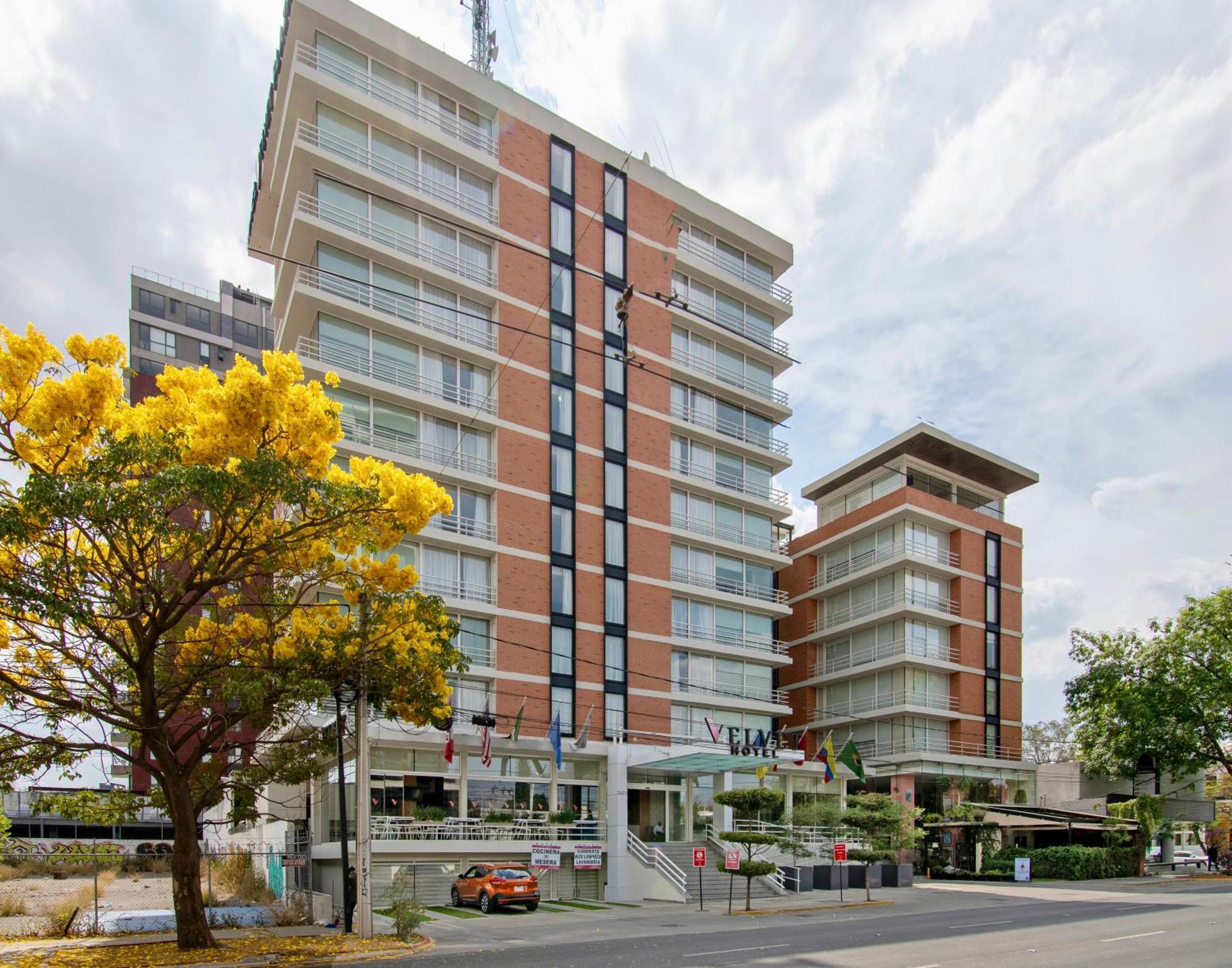 Hotel Velvet Plaza Guadalajara Exterior photo