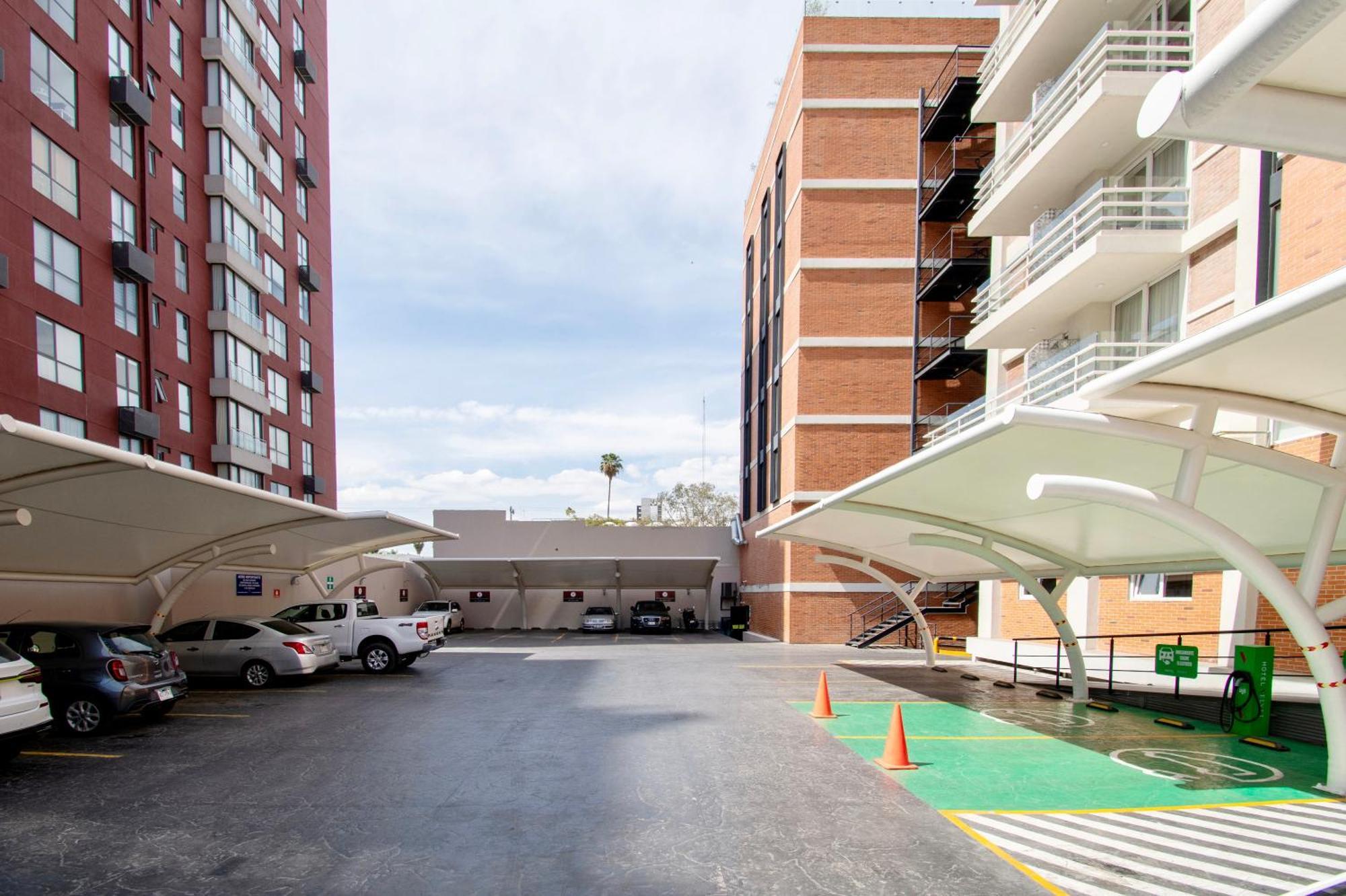 Hotel Velvet Plaza Guadalajara Exterior photo